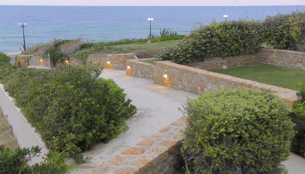 Sea View Beachfront Villa Peri Gúvesz Kültér fotó