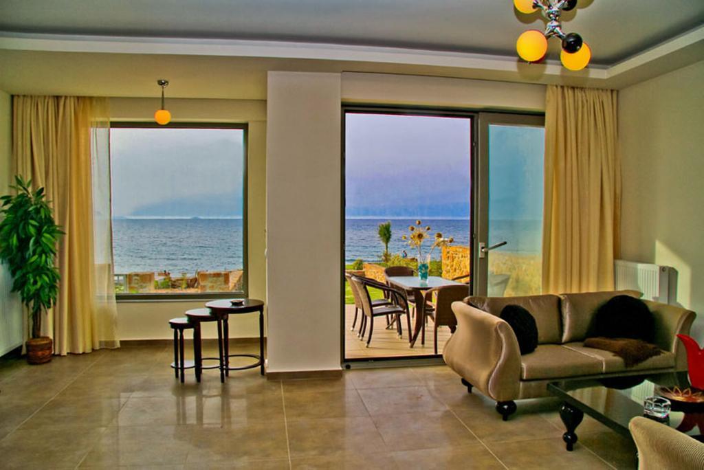 Sea View Beachfront Villa Peri Gúvesz Kültér fotó